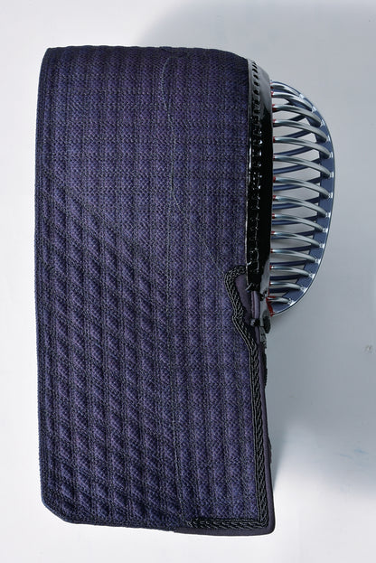 【松勘工業】閃HIRAMEKI FT総織刺 10㎜＋2.5/2.5㎜格子刺 ヘリ紺革 面単品