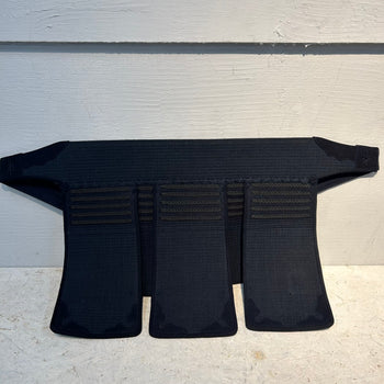 仙台ショールーム展示品 2/24掲載 Mサイズ 【ミツボシ】『天』 エリート 6mm十字織刺 ヘリ紺革仕立 垂単品