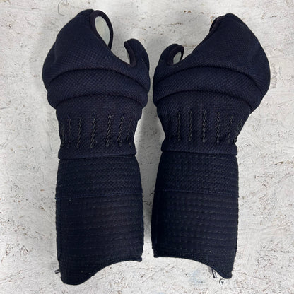 渋谷ショールーム展示品 3/20掲載　Lサイズ【栄光武道具】BAK 金蜻蛉 6mmミシン刺 甲手単品