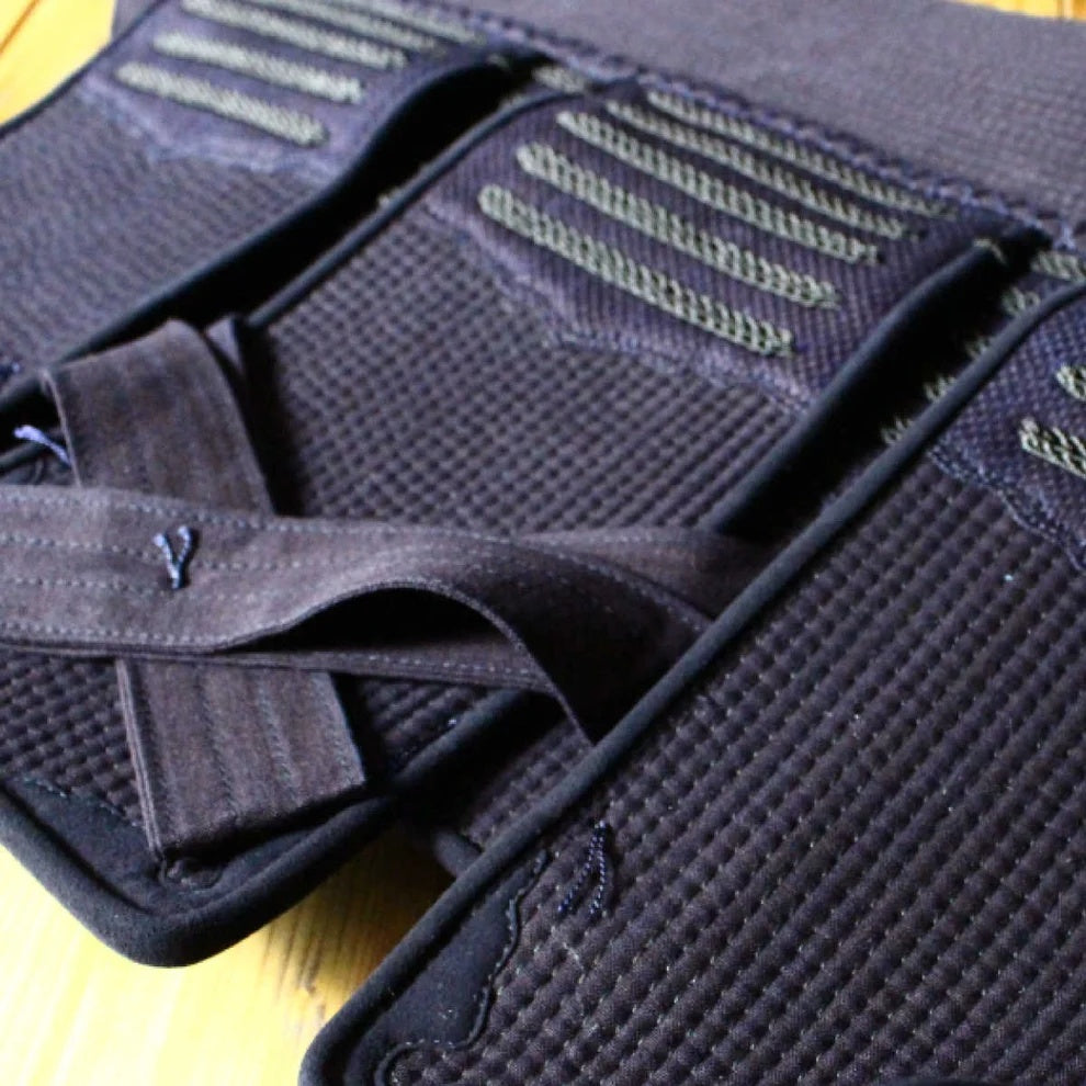 【西日本武道具】軽量最薄 使いやすさの進化系”赤無幻” 垂単品